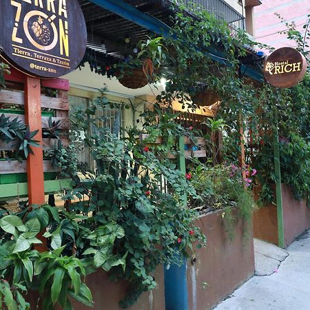 Hostal Rich Μεντεγίν Εξωτερικό φωτογραφία