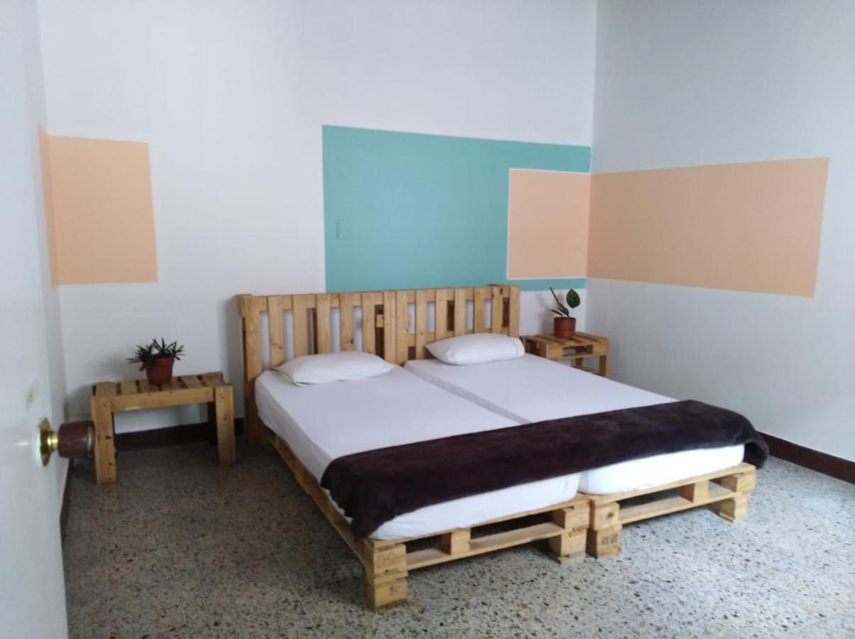 Hostal Rich Μεντεγίν Εξωτερικό φωτογραφία