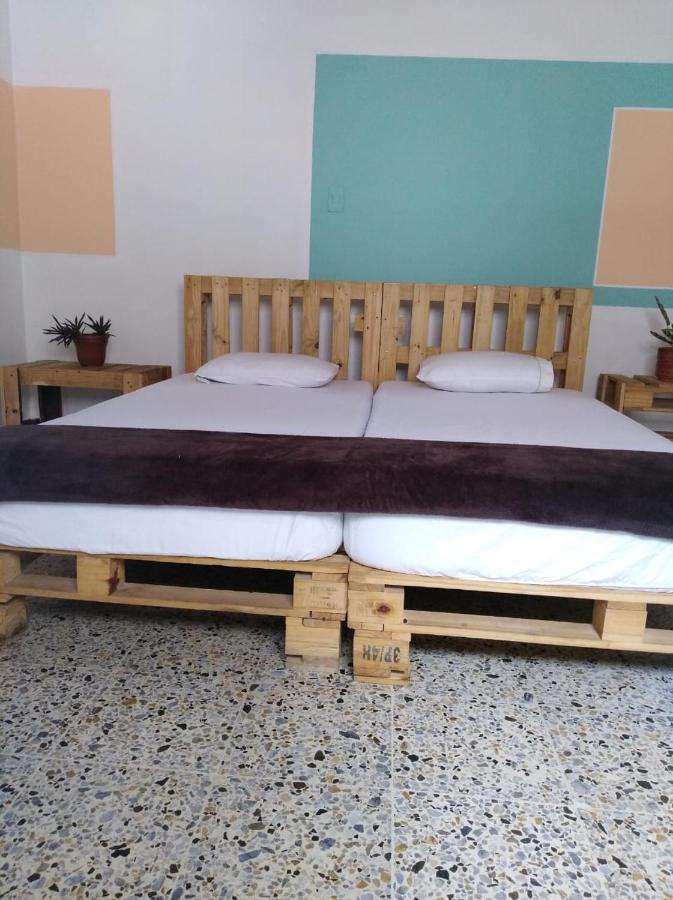 Hostal Rich Μεντεγίν Εξωτερικό φωτογραφία