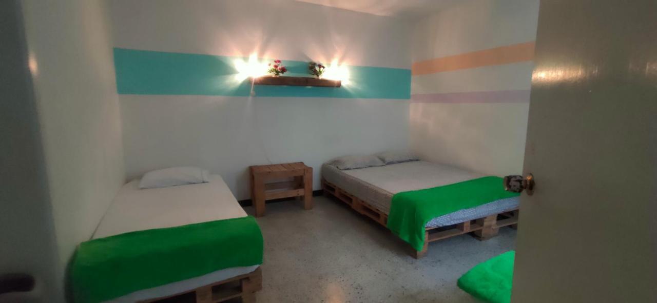 Hostal Rich Μεντεγίν Εξωτερικό φωτογραφία