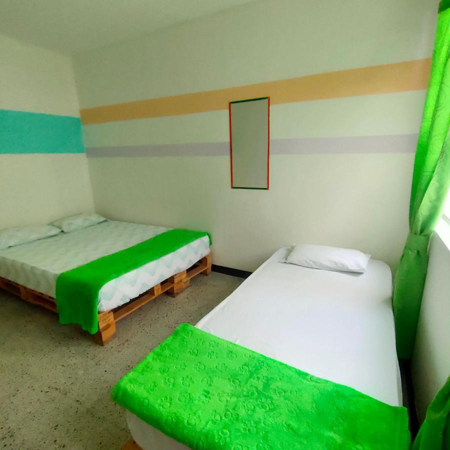 Hostal Rich Μεντεγίν Εξωτερικό φωτογραφία