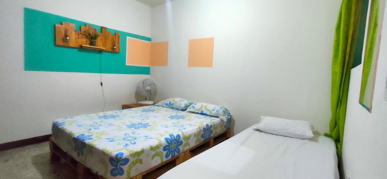 Hostal Rich Μεντεγίν Εξωτερικό φωτογραφία