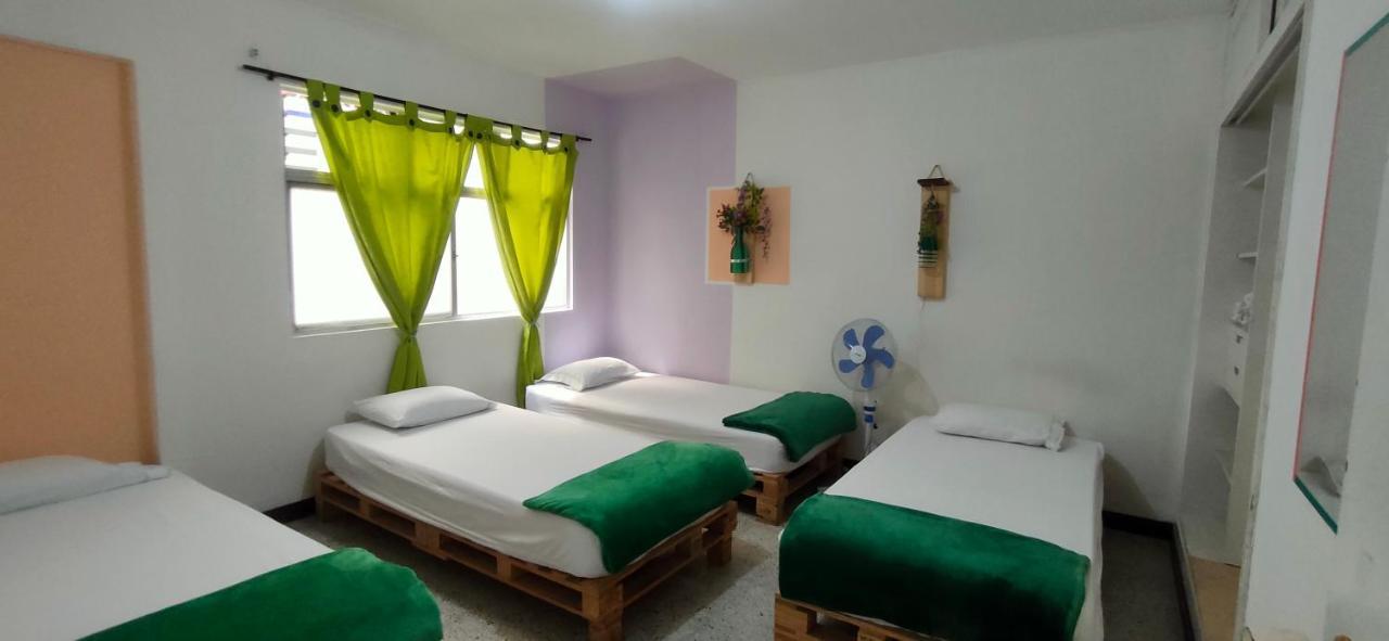 Hostal Rich Μεντεγίν Εξωτερικό φωτογραφία