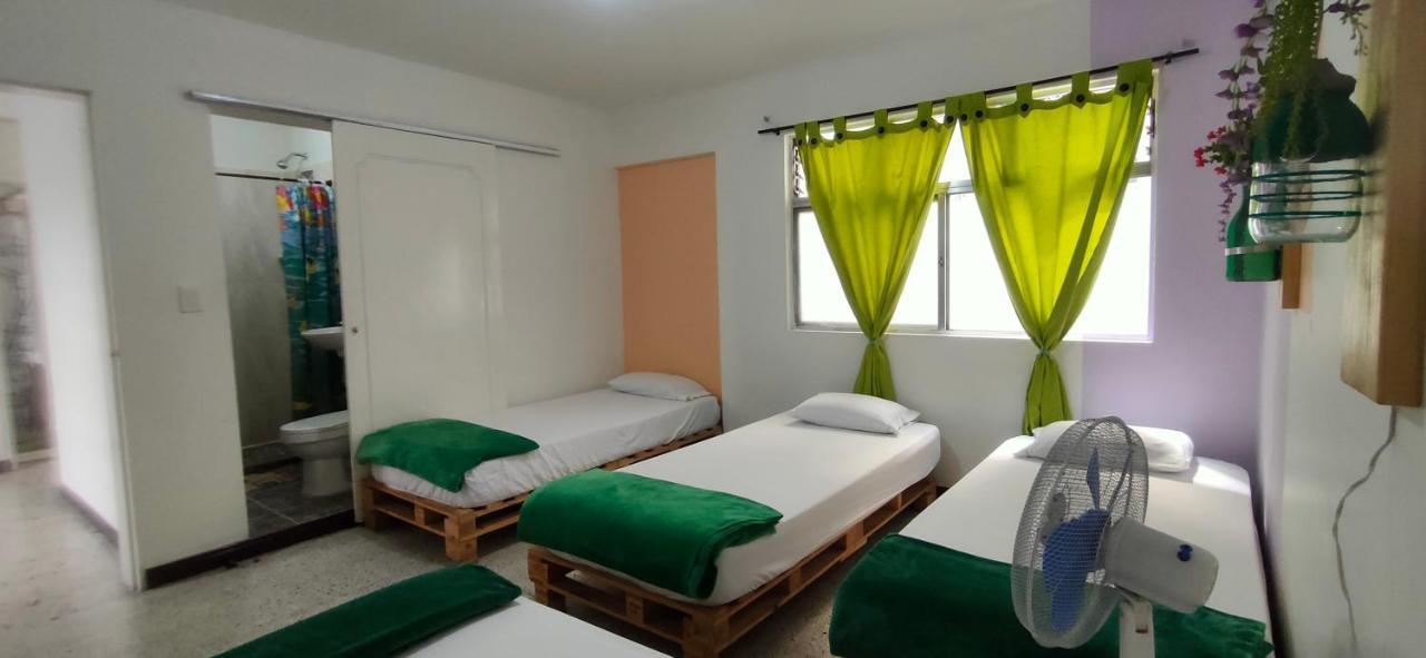 Hostal Rich Μεντεγίν Εξωτερικό φωτογραφία