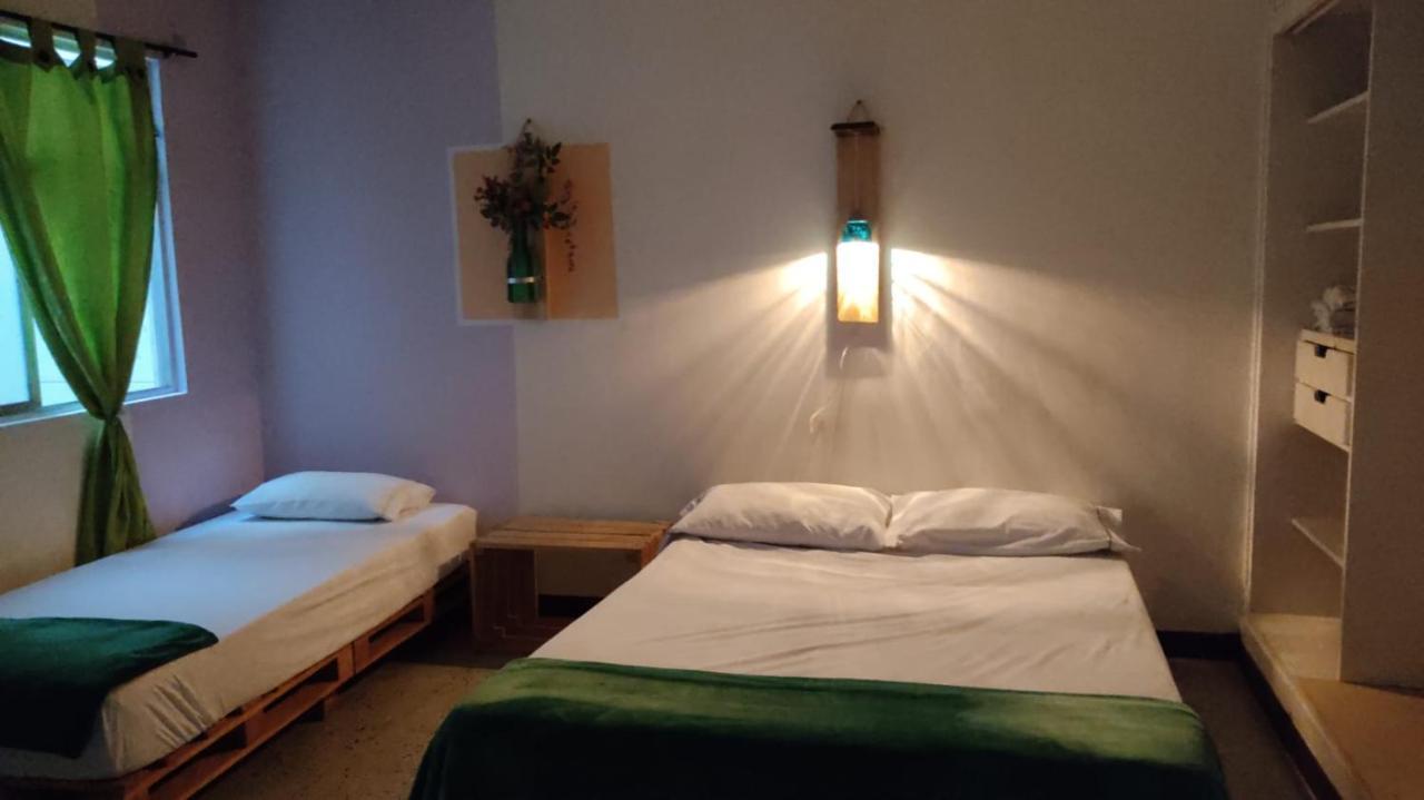 Hostal Rich Μεντεγίν Εξωτερικό φωτογραφία