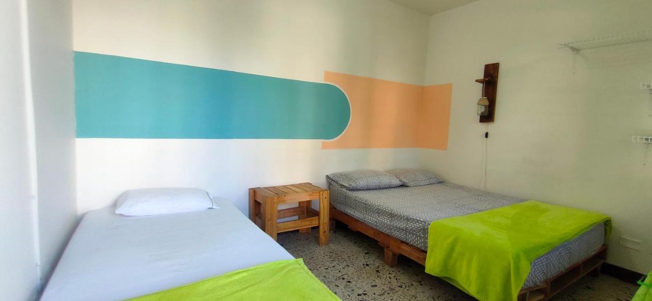 Hostal Rich Μεντεγίν Εξωτερικό φωτογραφία