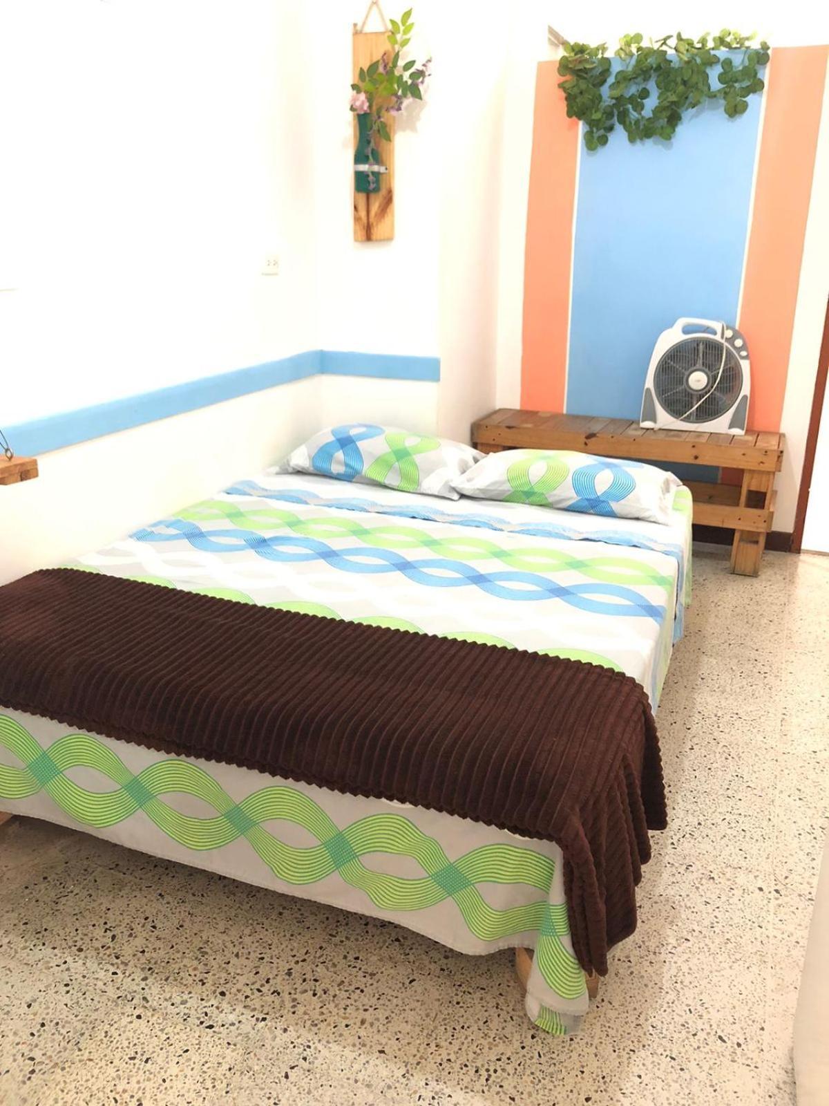 Hostal Rich Μεντεγίν Εξωτερικό φωτογραφία
