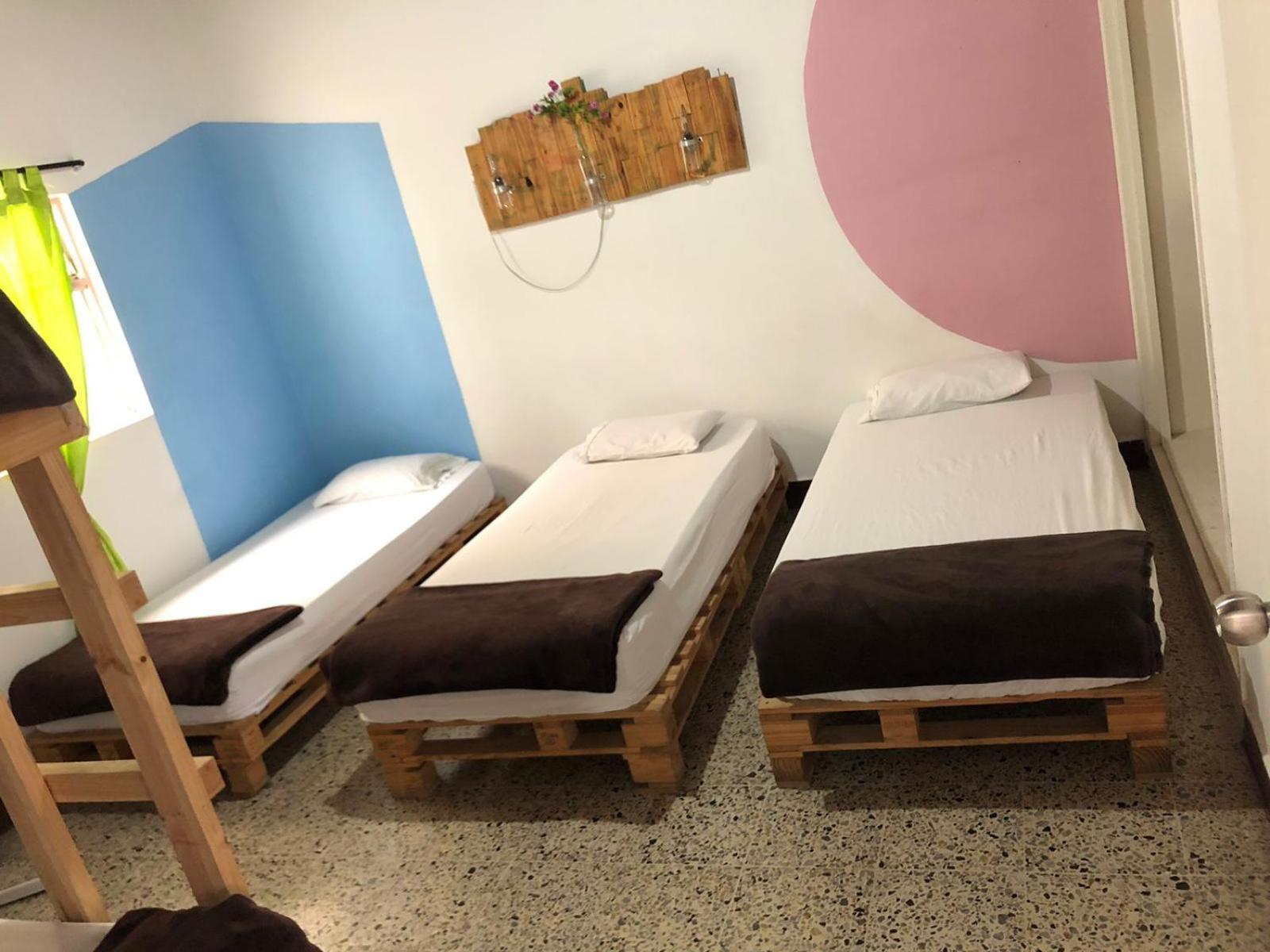 Hostal Rich Μεντεγίν Εξωτερικό φωτογραφία