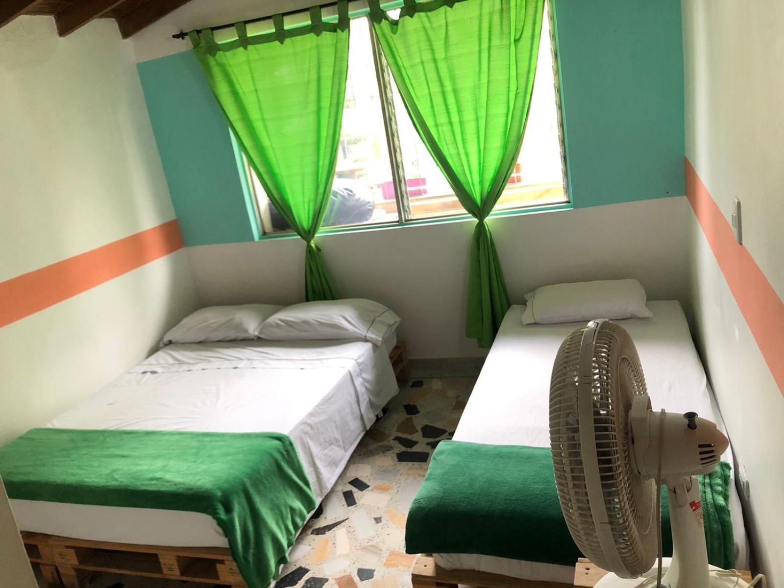 Hostal Rich Μεντεγίν Εξωτερικό φωτογραφία