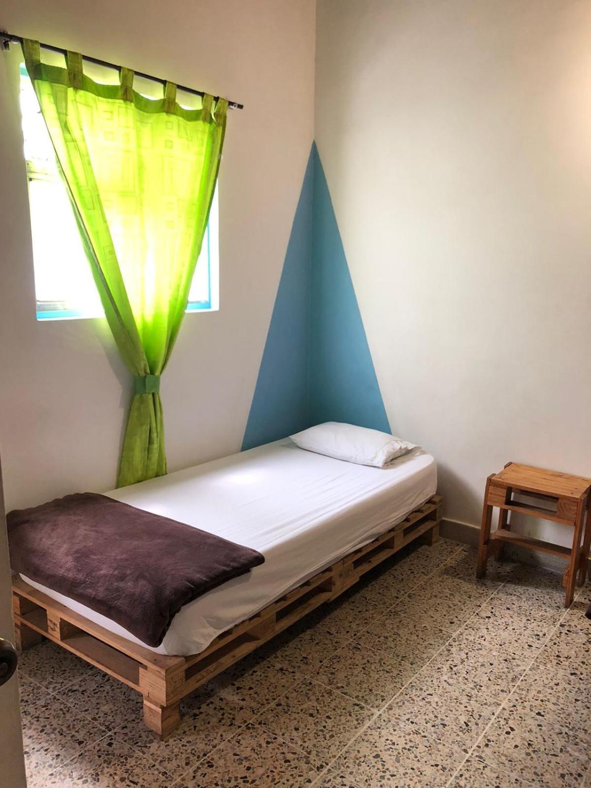 Hostal Rich Μεντεγίν Εξωτερικό φωτογραφία