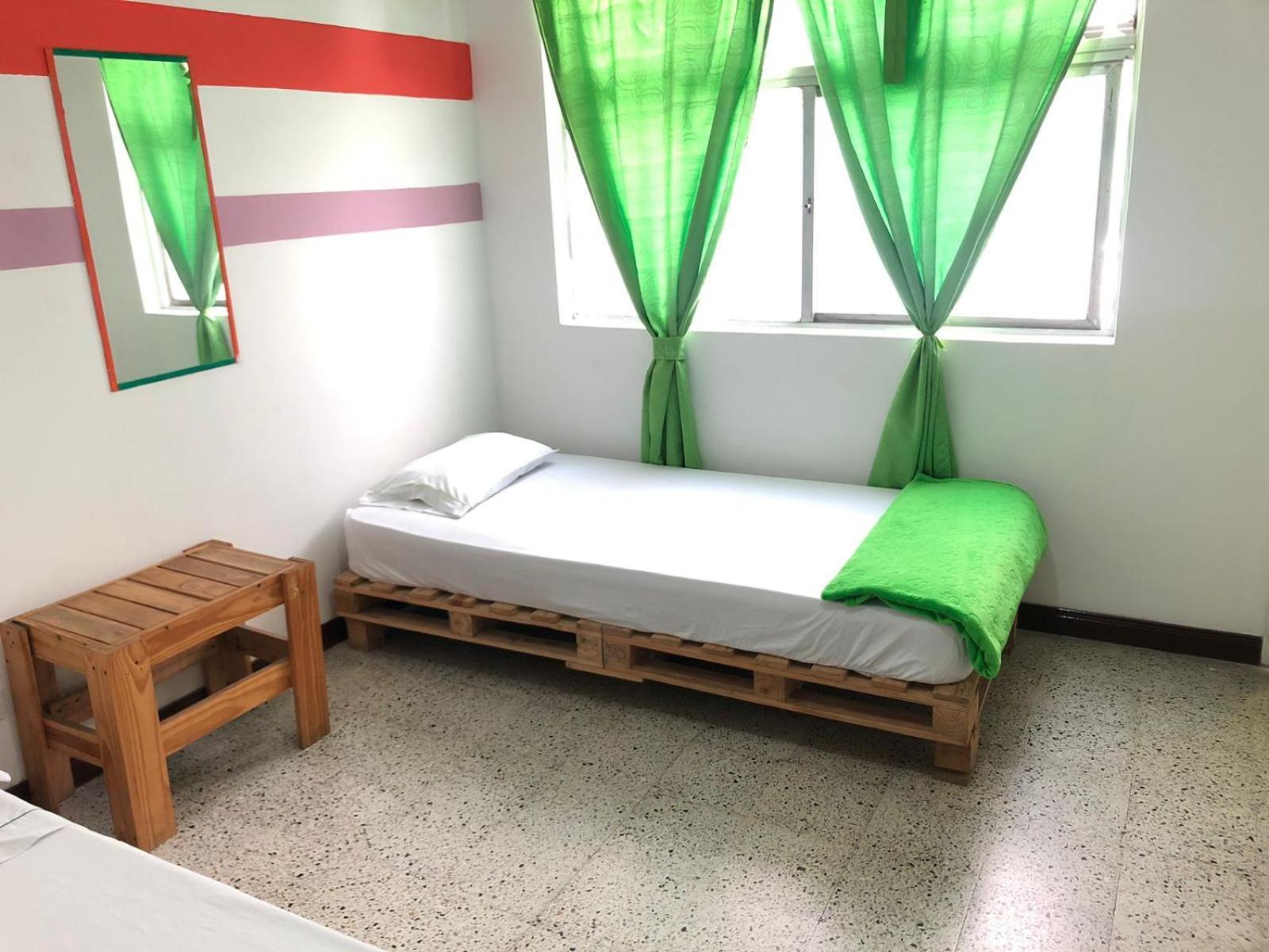 Hostal Rich Μεντεγίν Εξωτερικό φωτογραφία