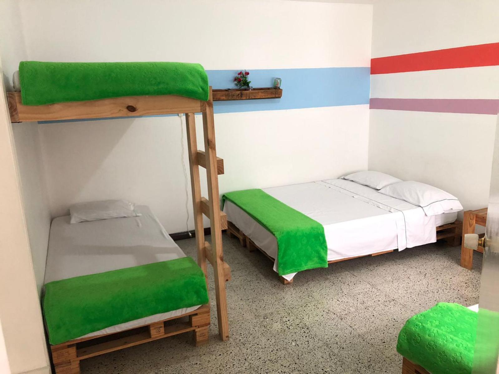 Hostal Rich Μεντεγίν Εξωτερικό φωτογραφία