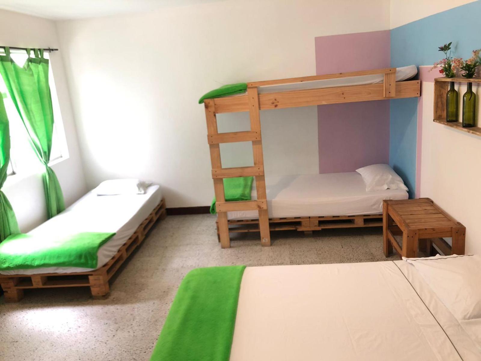 Hostal Rich Μεντεγίν Εξωτερικό φωτογραφία
