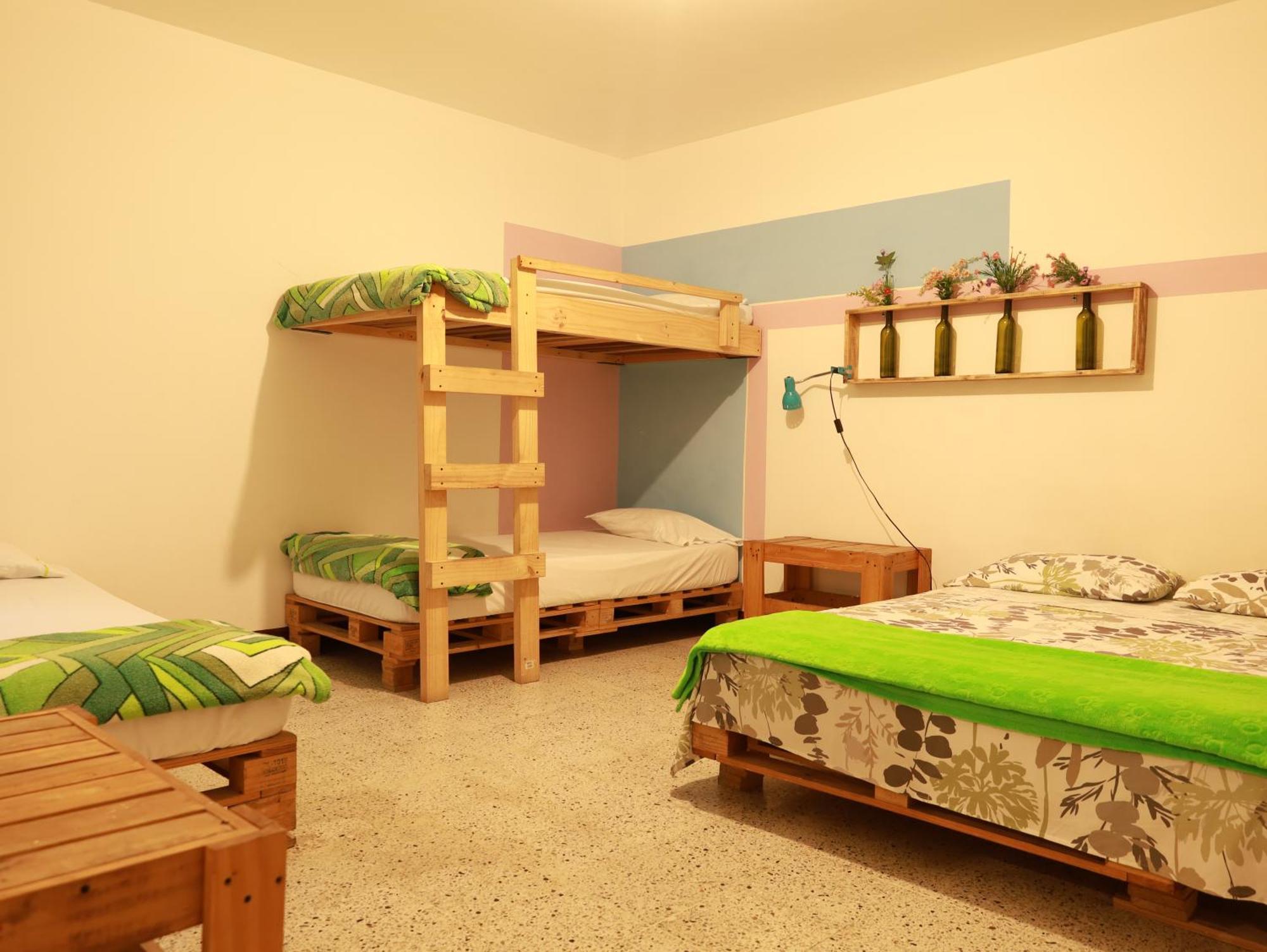 Hostal Rich Μεντεγίν Εξωτερικό φωτογραφία