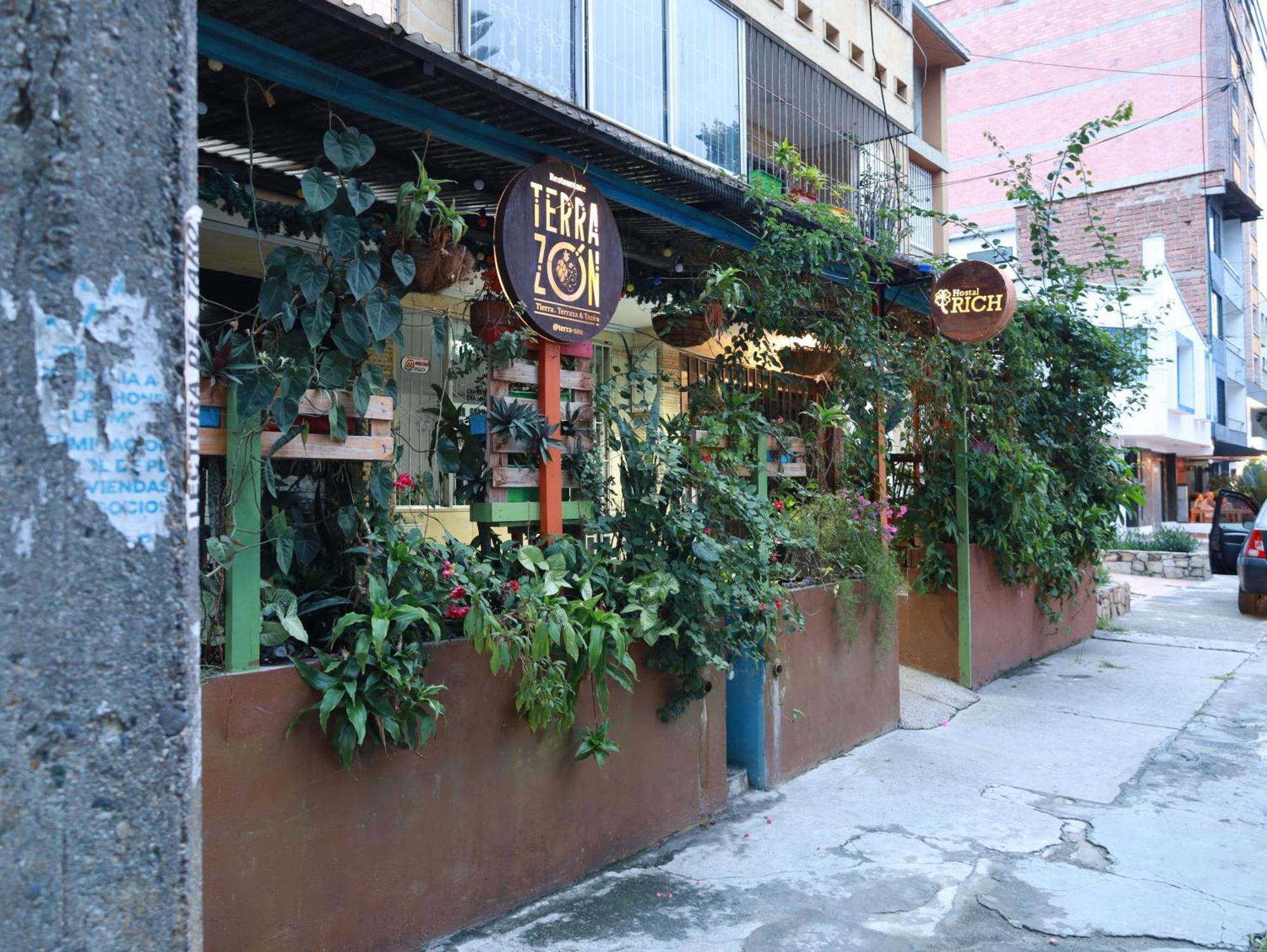 Hostal Rich Μεντεγίν Εξωτερικό φωτογραφία