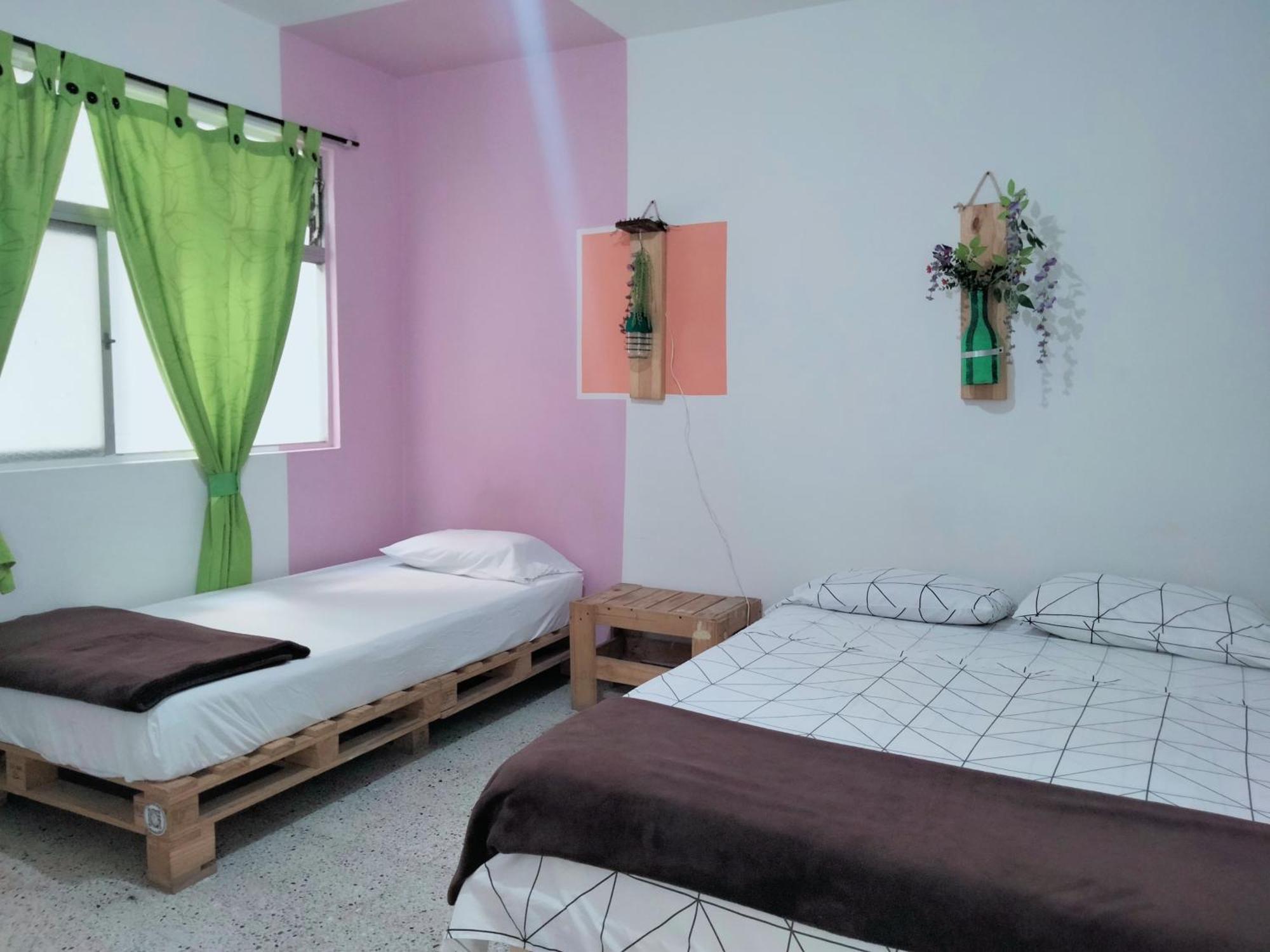 Hostal Rich Μεντεγίν Εξωτερικό φωτογραφία