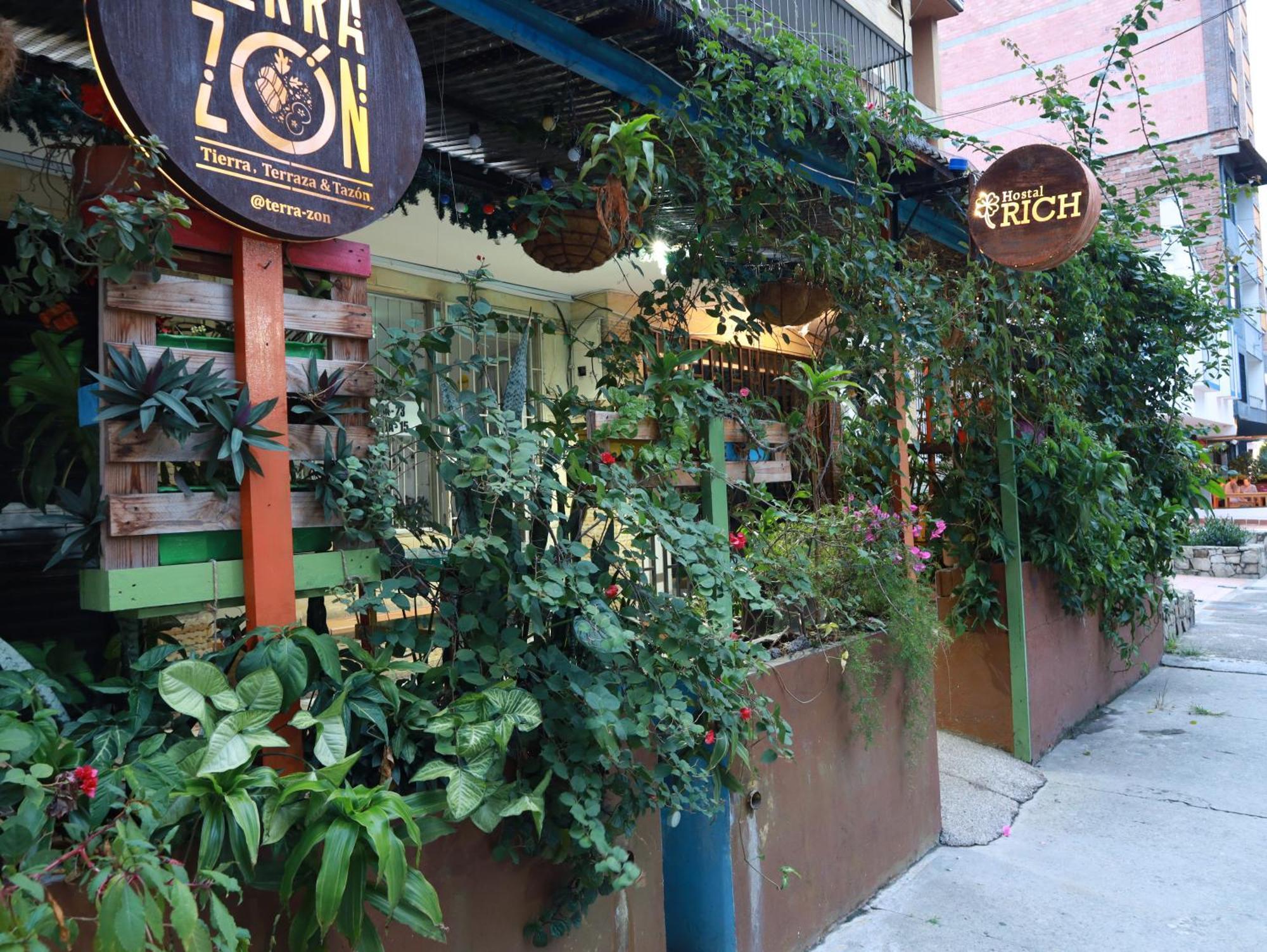 Hostal Rich Μεντεγίν Εξωτερικό φωτογραφία