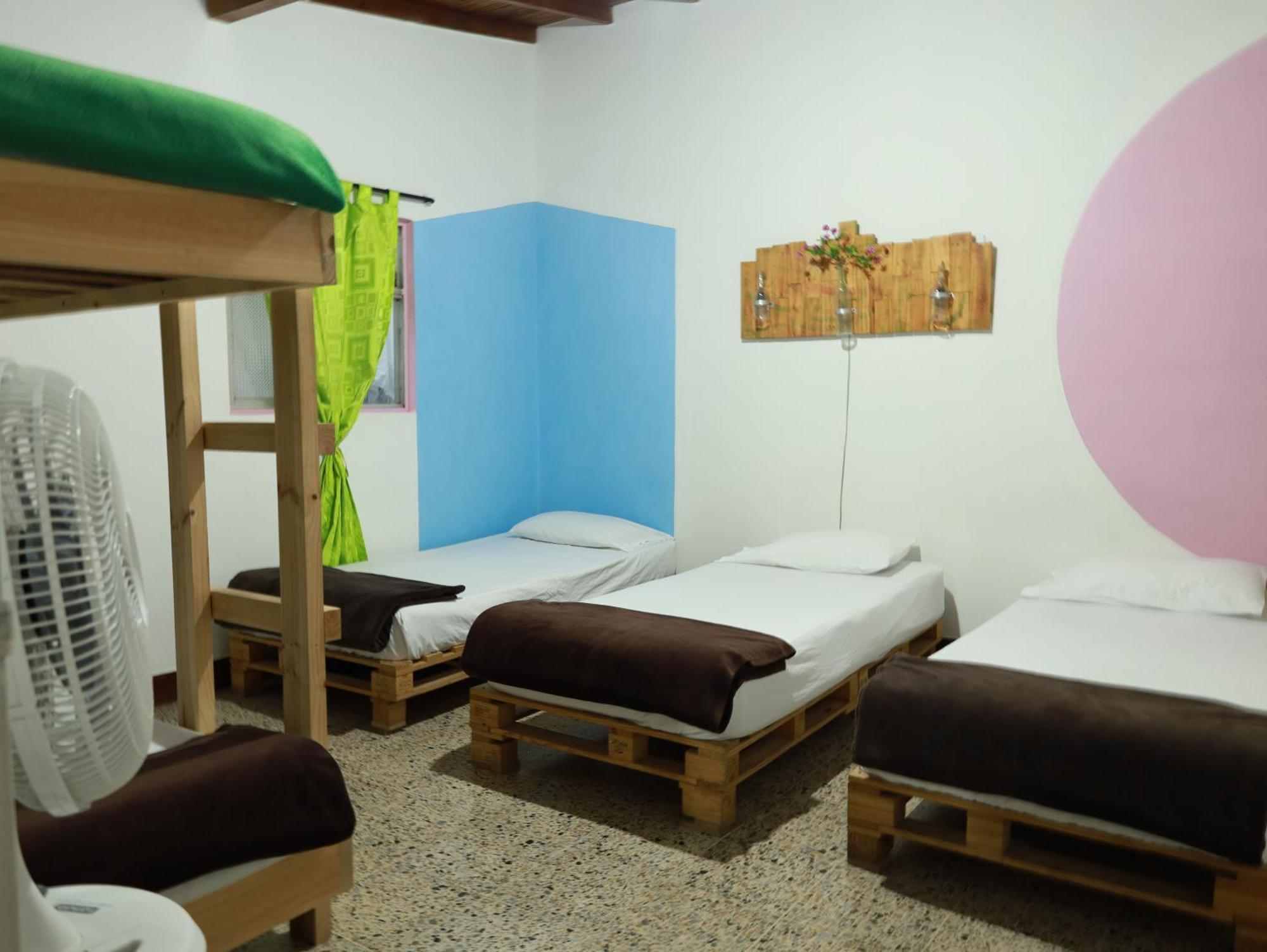 Hostal Rich Μεντεγίν Εξωτερικό φωτογραφία