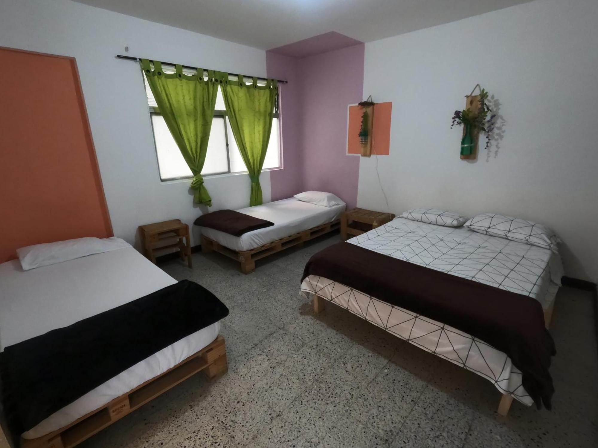Hostal Rich Μεντεγίν Εξωτερικό φωτογραφία