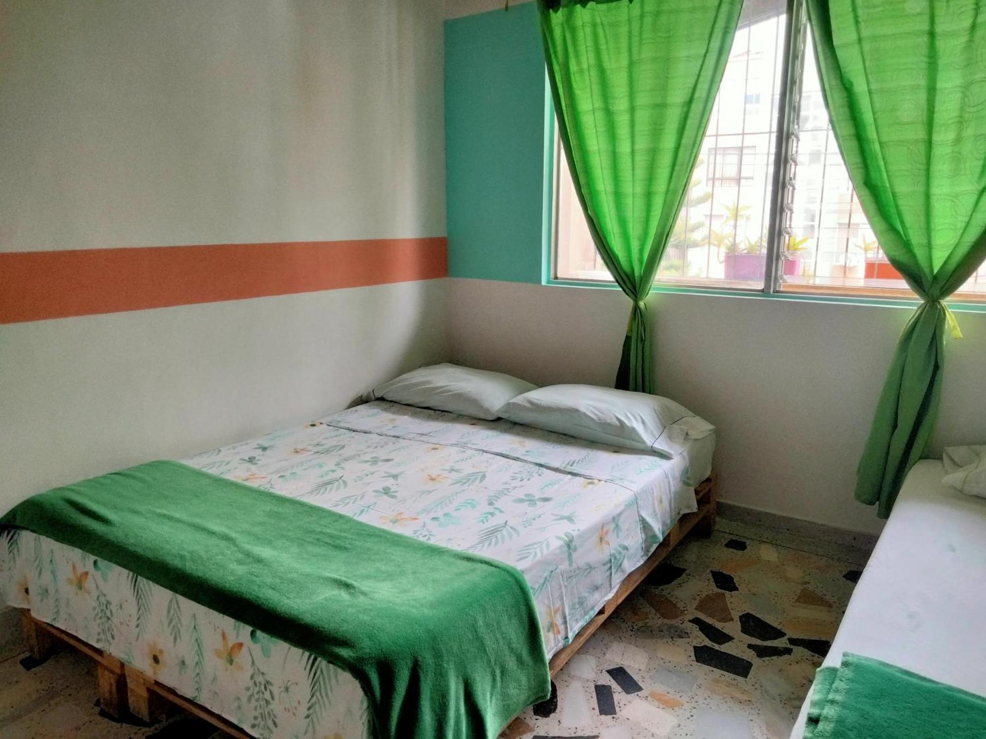 Hostal Rich Μεντεγίν Εξωτερικό φωτογραφία