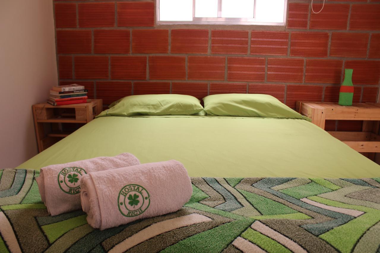 Hostal Rich Μεντεγίν Εξωτερικό φωτογραφία