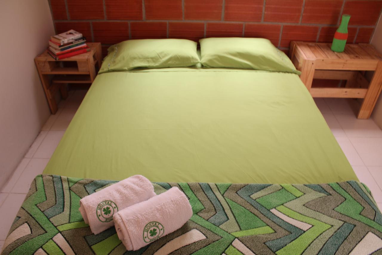 Hostal Rich Μεντεγίν Εξωτερικό φωτογραφία